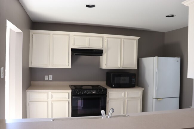 Foto del edificio - 7007 Woodridge Square Dr