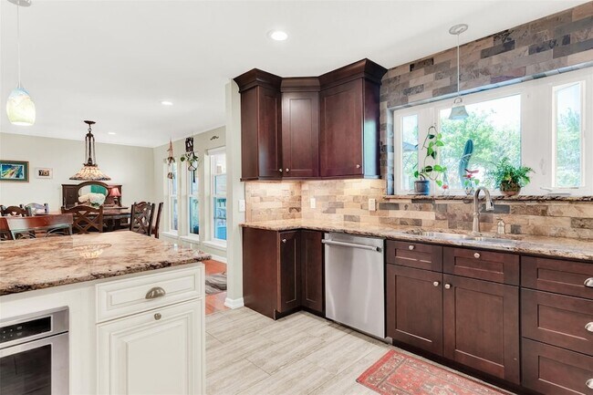 Foto del edificio - 319 E Spring Valley Rd