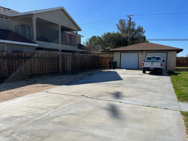 Building Photo - 9848 Sally Ave