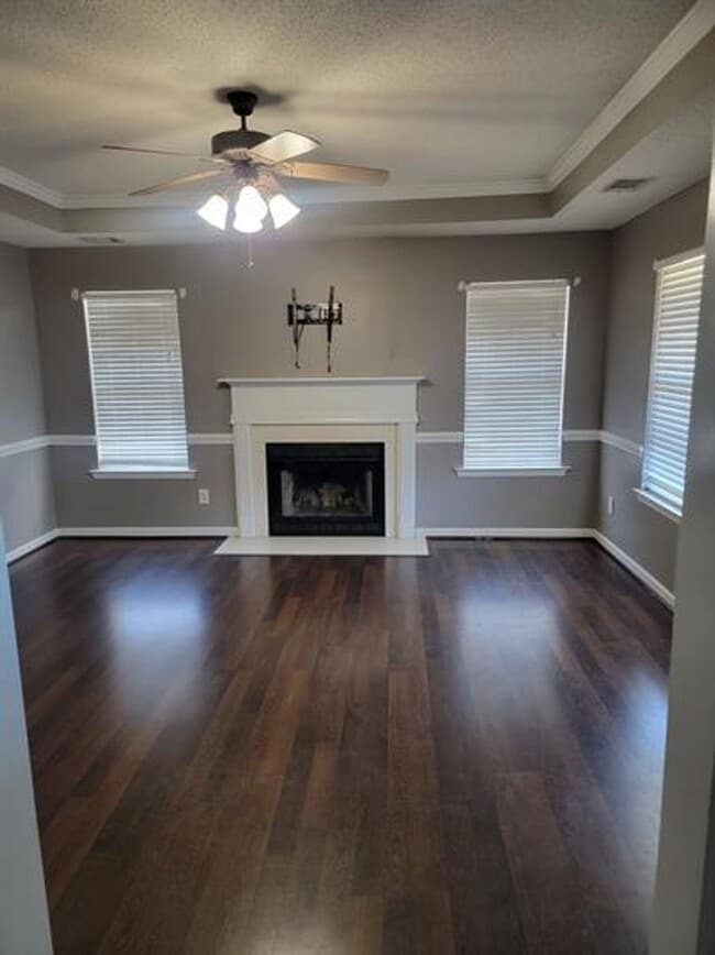 Building Photo - Modern Oasis with All the Amenities – Your...