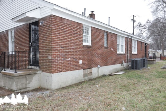 Building Photo - National/Guernsey Duplex