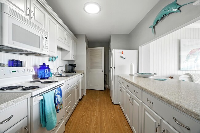 Building Photo - 3558 Shore Dr