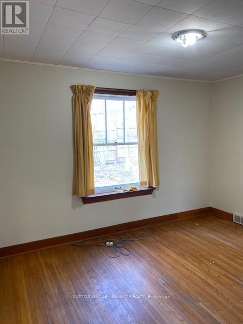 Photo du bâtiment - 372 Cedar Ave