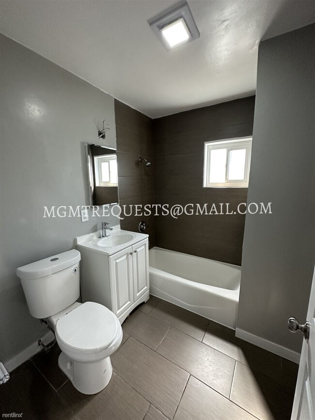 Building Photo - 2 br, 1 bath House - 11617 Kornblum Avenue...