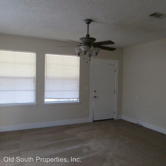 Building Photo - 2 br, 1 bath House - 615 S. E Street