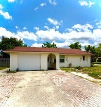 Building Photo - 6707 Lenoir Dr