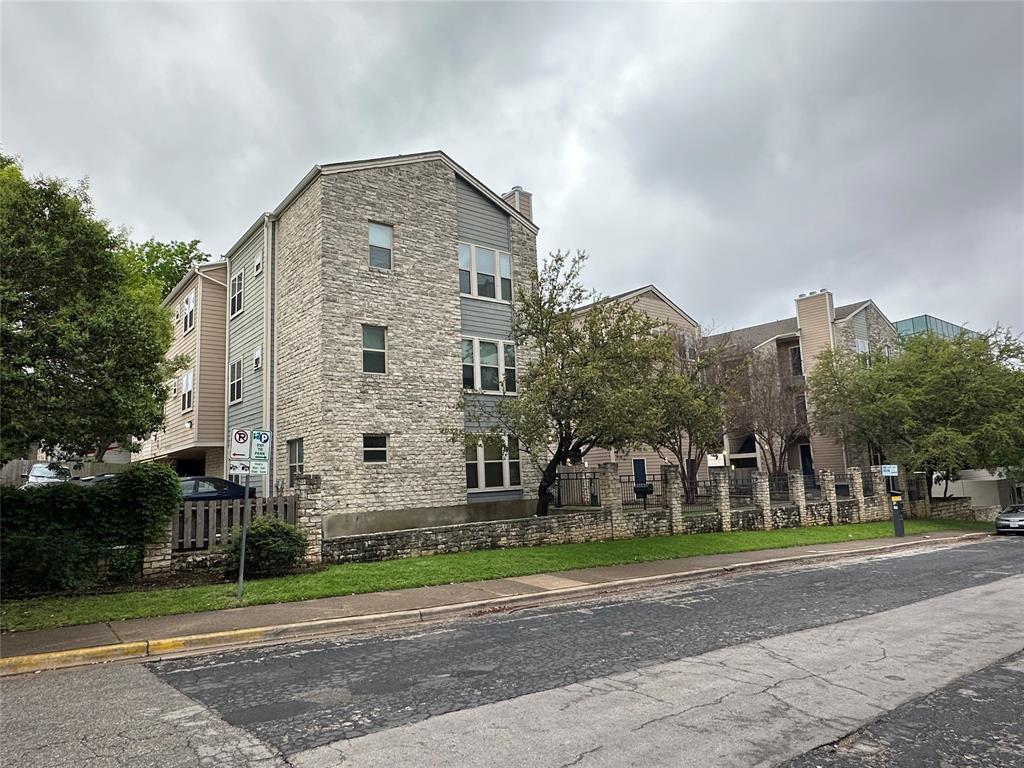 Foto principal - 2414 Longview St