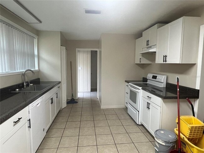 Foto del edificio - 1568 NE 10th St