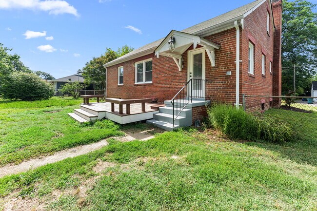 Building Photo - 2501 Williams St
