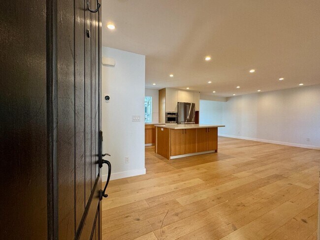 Foto del edificio - 421 Rolling Hills Ave