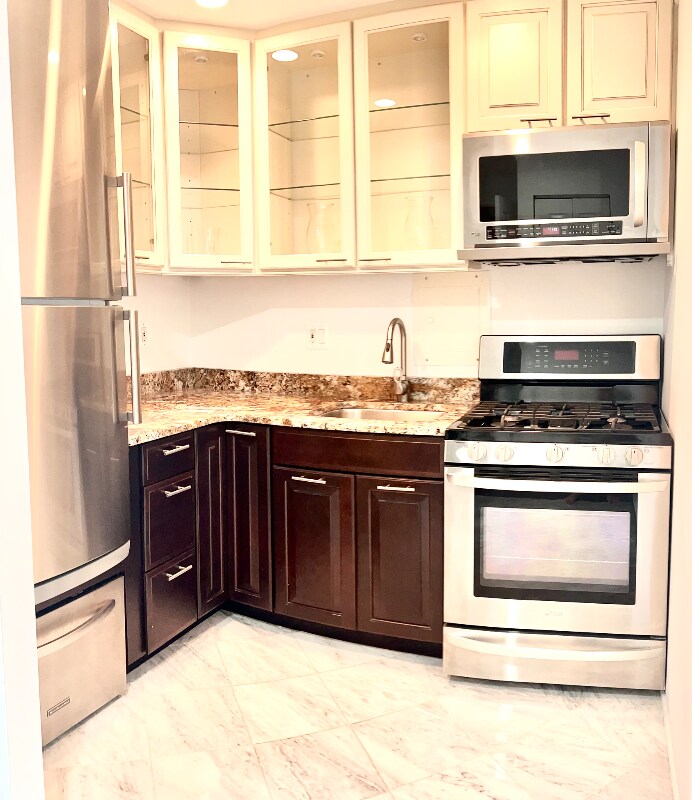 Foto principal - 300 M St SW