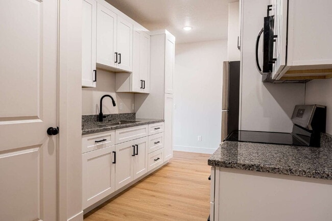 Building Photo - "Charming 2-Bed, 2-Bath Apartment in a brand new townhome at Lavista Hillside Charm in Cedar City...