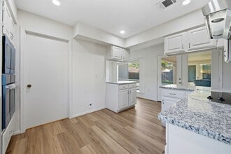 Building Photo - 25407 Lancewood Dr