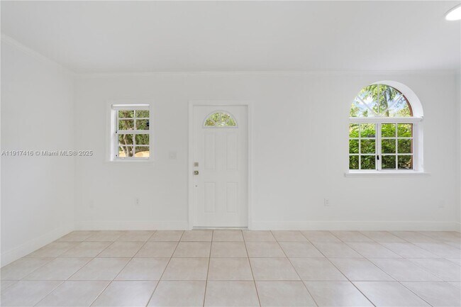 Building Photo - 9481 SW 78th Ave