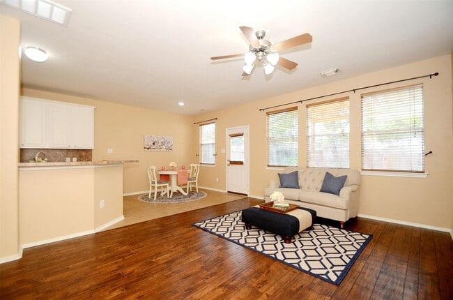 Building Photo - 5606 Claybeck Ln