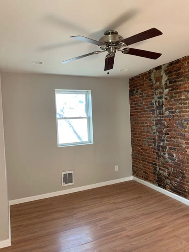 Building Photo - Charming Beautiful One Bedroom Apartment