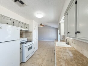 Building Photo - 1727 Junker St