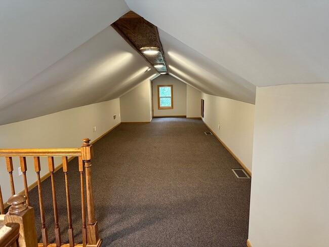 Building Photo - 2 bedroom house with a HUGE loft in Ellet