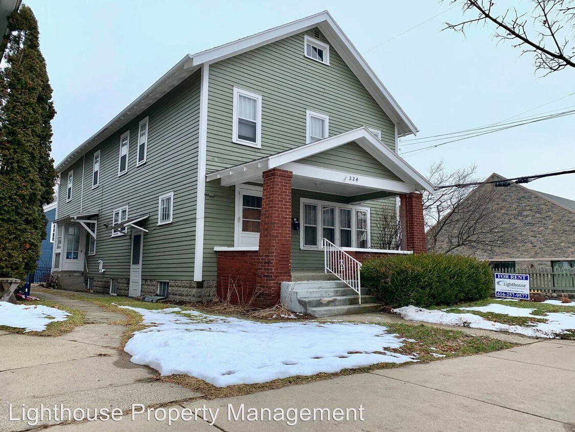 Primary Photo - 224 Lyon St NE