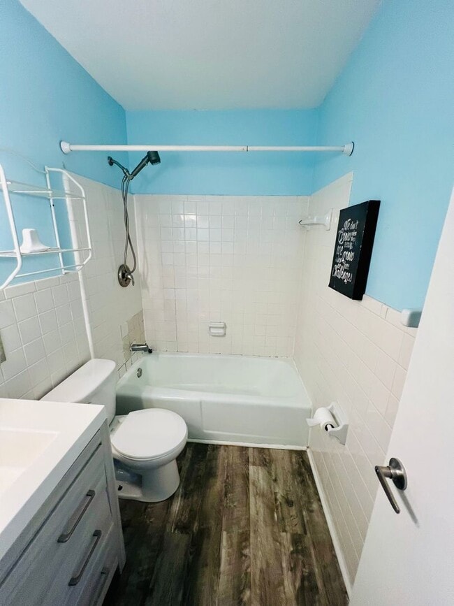Building Photo - 3/1.5 Duplex in Fisherman's Haven