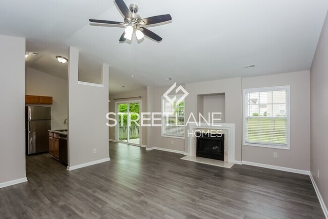 Building Photo - 3 Bed/2 Bath- $1000 off first months' rent!