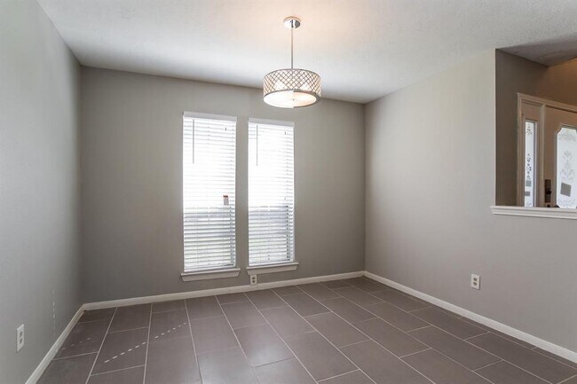 Foto del edificio - 2331 Rolling Glen Dr