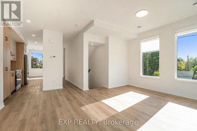 Building Photo - 251 Castor St