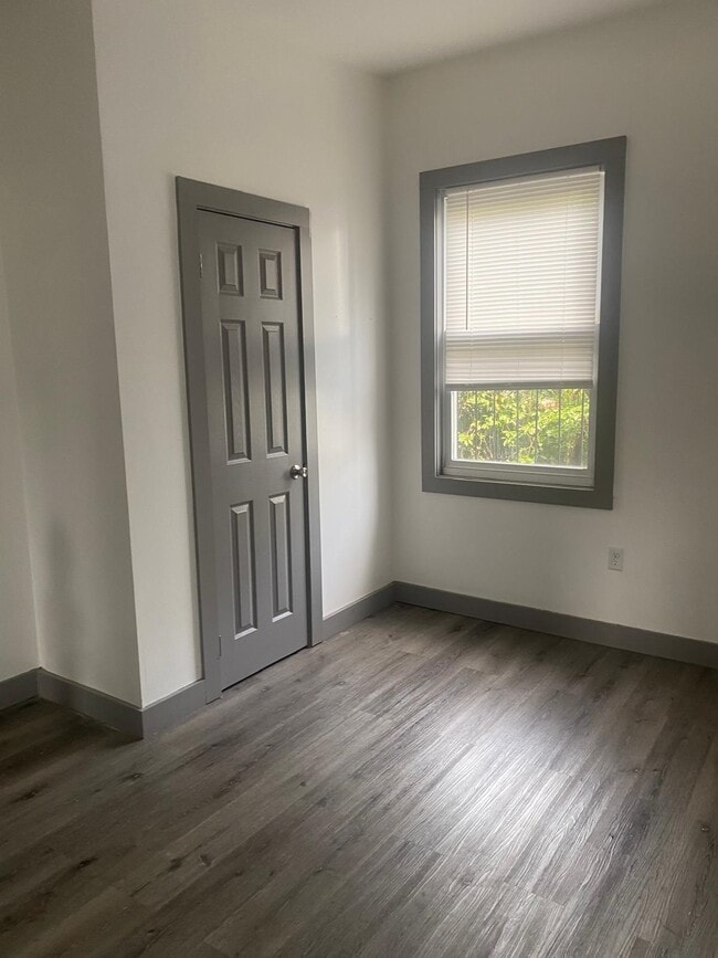 Building Photo - 158 Summit Ave