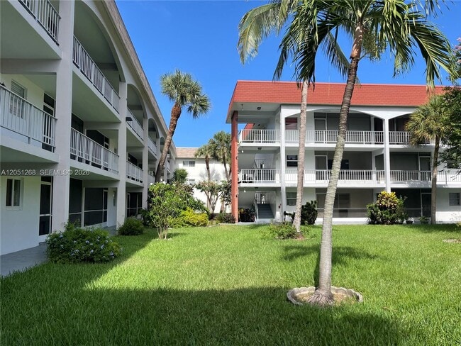 Building Photo - 501 Blue Heron Dr