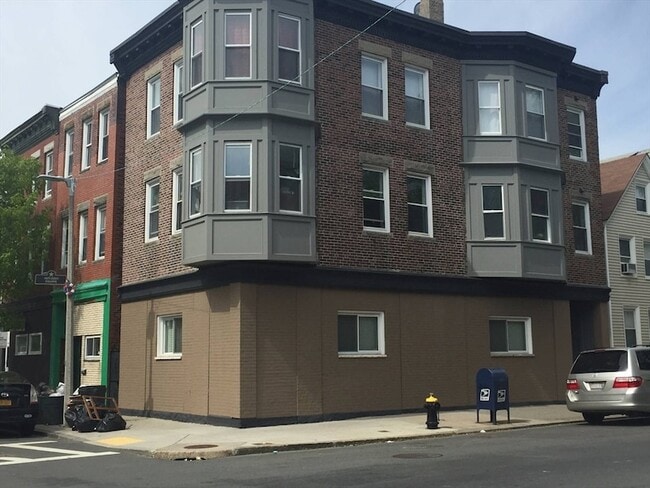 Photo - 241 Maverick St Apartment