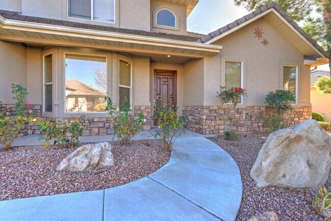 Foto del edificio - Beautiful St. George Home - Community Pool...
