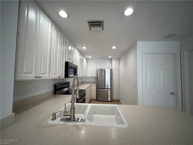 Building Photo - 28262 Villagewalk Cir