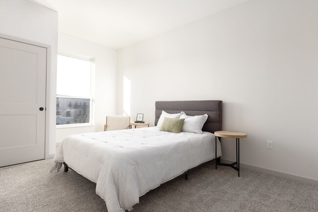 Interior Photo - Lynvue