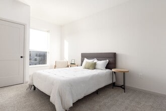 Interior Photo - Lynvue