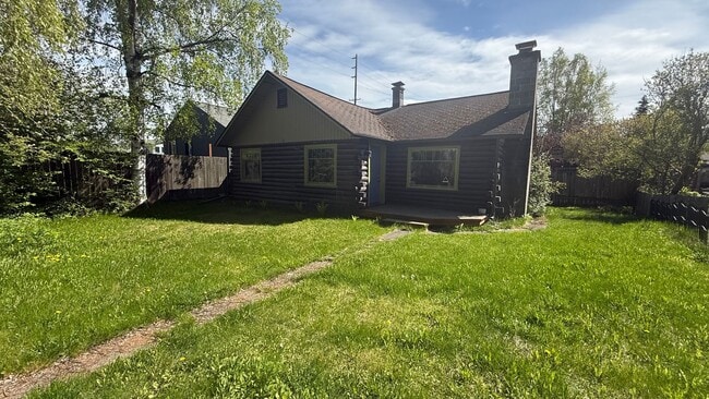 Building Photo - Adorable House In Valley of the Moon, Close to all of the perks of Downtown and Spenard!