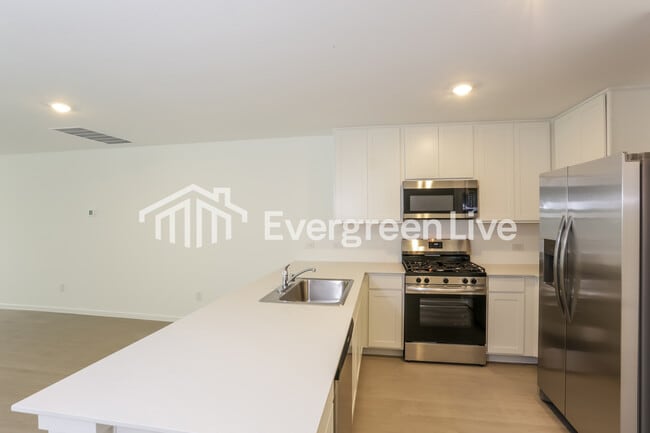 Building Photo - 1008 Calley Pear Trl