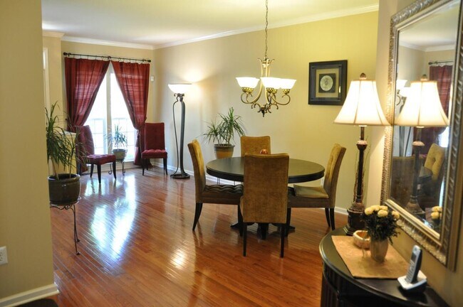 Building Photo - 743 McCardle Dr