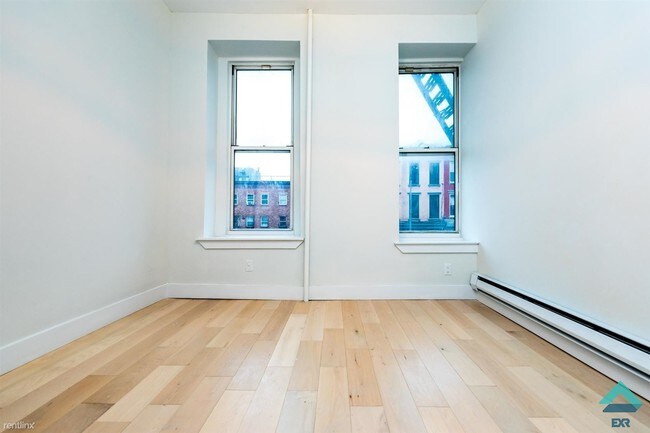 Foto del edificio - 699 DeKalb Ave