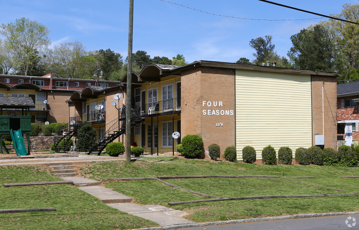 Primary Photo - Four Seasons Apartments