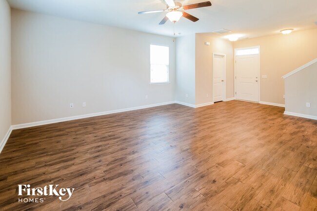 Foto del edificio - 9660 Roseberry St