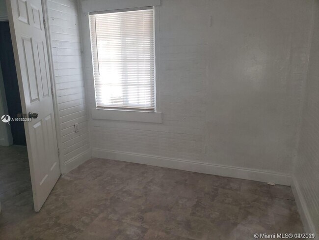 Building Photo - 406 Foster Rd