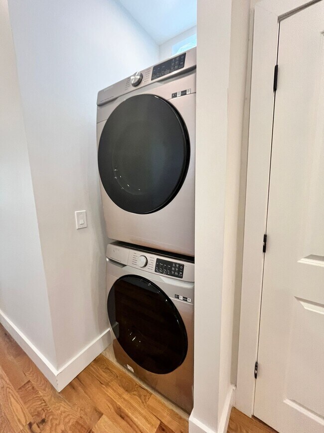 282 Baldwin Ave 1R - 272 Baldwin Ave