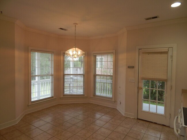 Foto del edificio - 3 Bedroom 2 bath in The Cape- Community Pool.