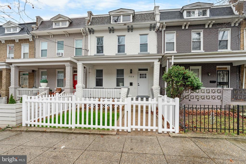 Foto principal - 706 Longfellow St NW