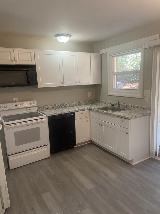 Foto del edificio - 526 Blendwood Dr