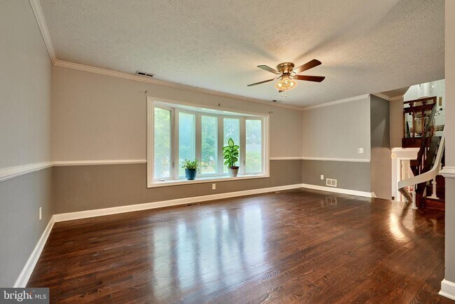 Building Photo - 362 Phirne Rd