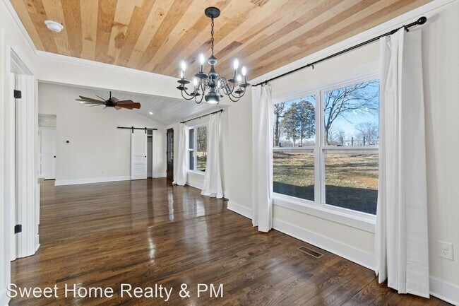 Building Photo - 3 br, 2 bath House - 3612 Rossview Rd