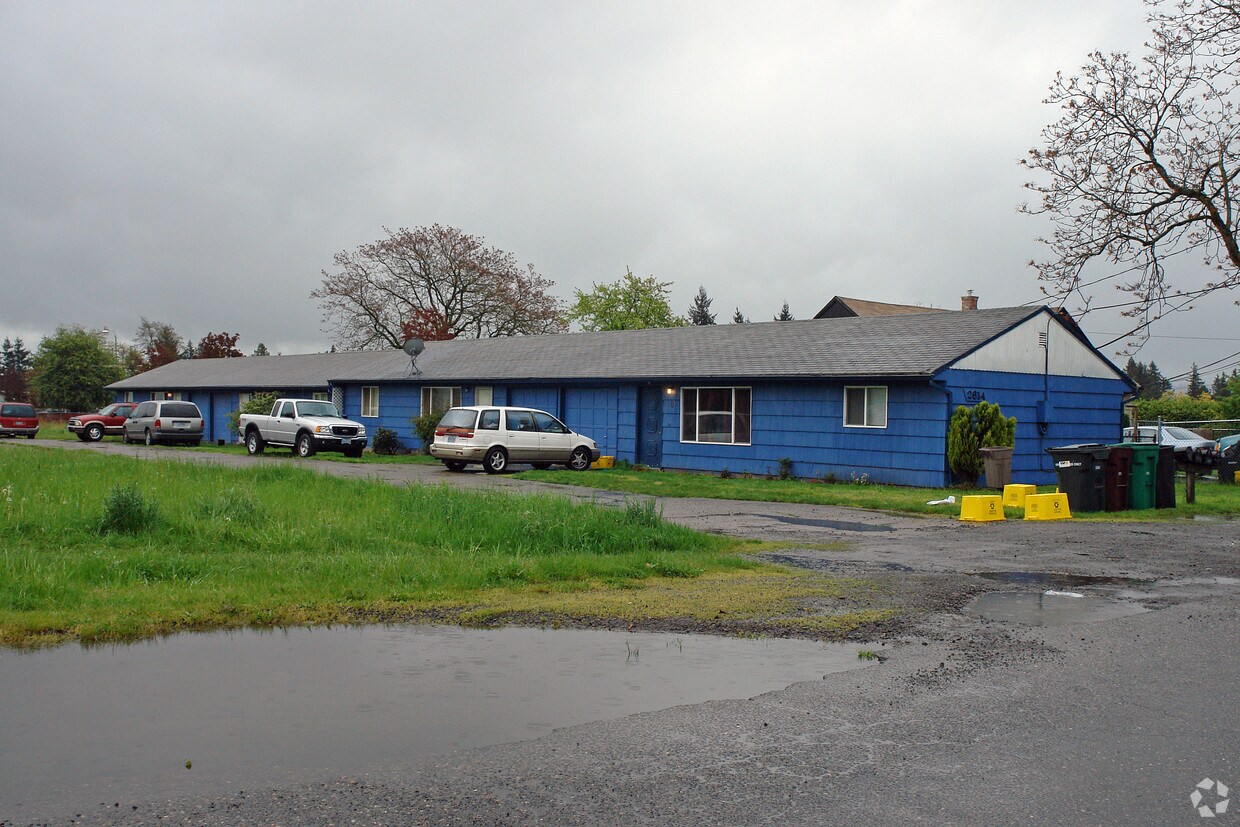 Primary Photo - 2614 SE 115th Ave