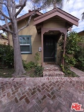 Building Photo - 315 N Venice Blvd