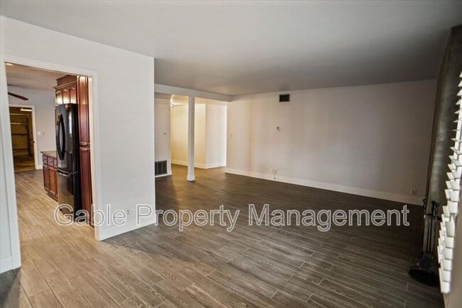 Foto del edificio - 19619 Delight St